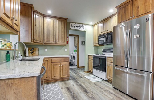 Egg Harbor House | Door County Townhome: Pool Access, 1 Mi to Beach!
