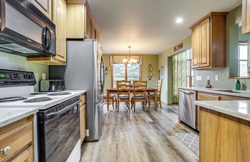 Egg Harbor House | Door County Townhome: Pool Access, 1 Mi to Beach!