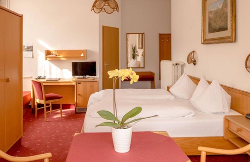 Bad Elster Cottage | Doppelzimmer,du/wc, tw. Balkon, tw. Aufbettg. Mgl. - Hotel-pension Heimburg