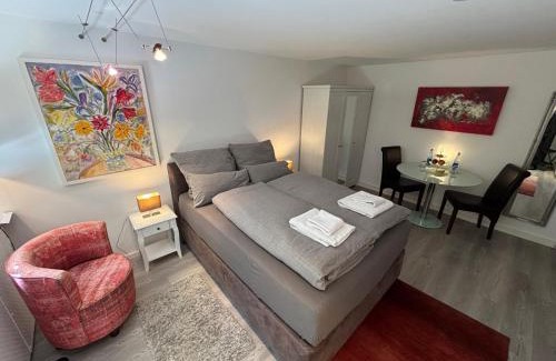 Birkach-Sud Apartment | Doppelzimmer in Stuttgart-Birkach - Nähe Musicals im SI-Zentrum, Messe, Flughafen, Uni Hohenheim