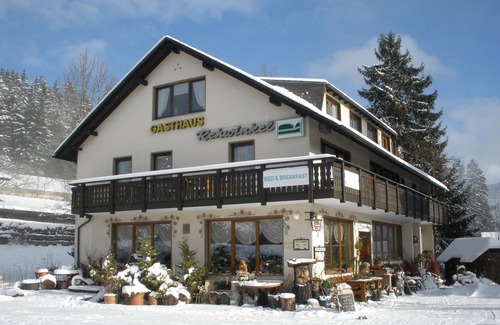Titisee-Neustadt Apartment | Doppelzimmer mit Dusche und WC