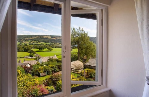 Coniston Cottage | DORMOUSE COTTAGE, romantic, character holiday cottage in Coniston