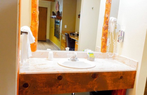 Crestline House | Double Bed Hotel Room