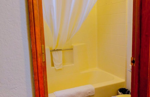 Crestline House | Double Bed Hotel Room