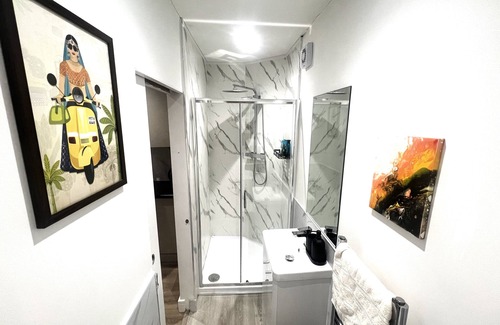 Finchley Apartment | Double Bed private studio in Finchley, North London