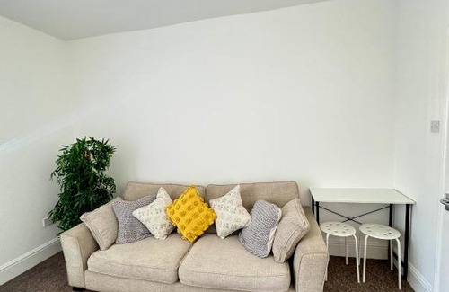 Erdington House | Double Bedroom in Birmingham Near City Center