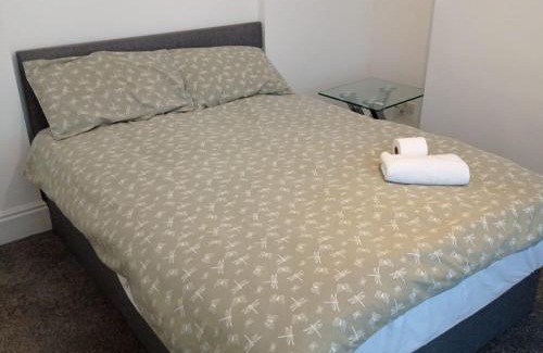 Salford House | Double-Bedroom in the Heart of Salford Manchester Perfect for Short Stays LT2