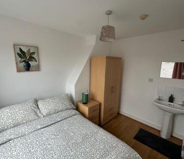 Queens Quarter House | Double bedroom on the Ormeau Road