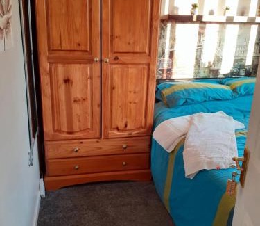 Poole House | Double bedroom sleeps 1 or 2 with back garden view
