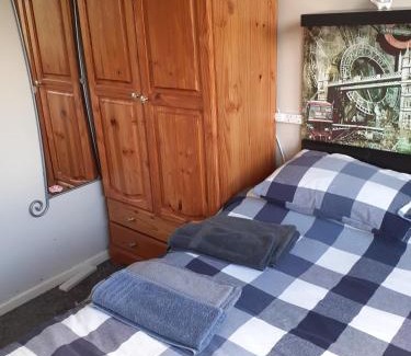 Poole House | Double bedroom sleeps 1 or 2 with back garden view