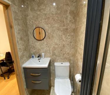 Brampton House | Double Bedroom with en-suite shower & free parking