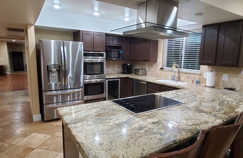 Mesa House | Double Eagle Villa with pool and pickleball close to Scottsdale!