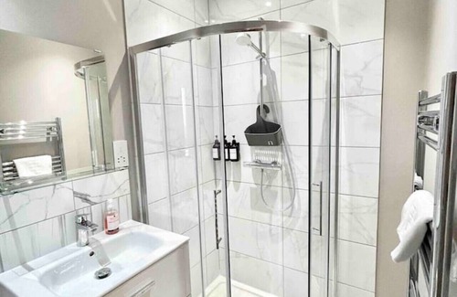 Borehamwood House | Double En-suite Room In The Heart Of Borehamwood
