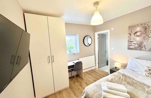 Borehamwood House | Double En-suite Room In The Heart Of Borehamwood