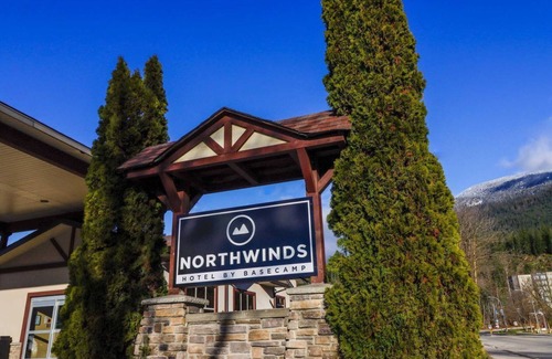 Revelstoke Hotel | Double Queen Room Northwinds