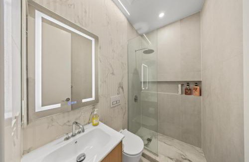 Central New York City House | Double Room at a shared Apartment near Times Square