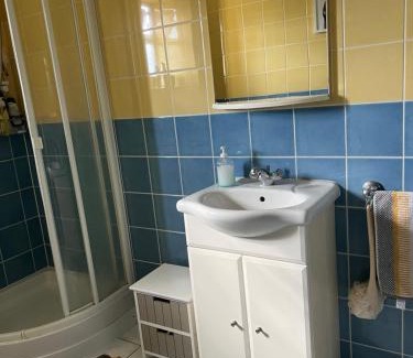 Kettering House | Double room at The Bungalow with shared shower room