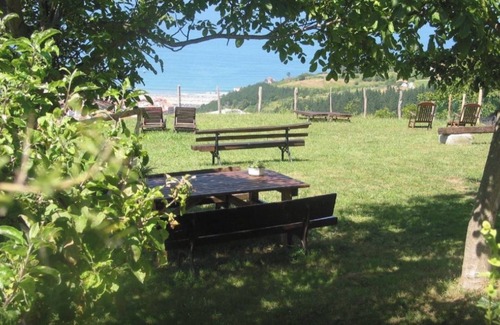 Deba Apartment | Double Room 'Doble 4' with Mountain Views, Private Garden and Wi-Fi