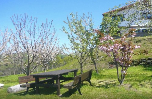 Deba Apartment | Double Room 'Doble 4' with Mountain Views, Private Garden and Wi-Fi
