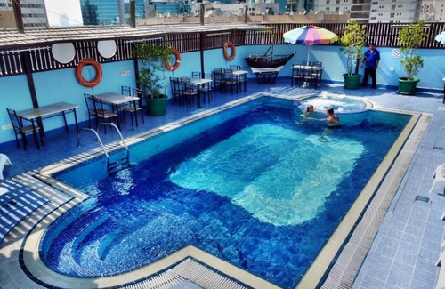 Al Muraqqabat House | Double Room Near Madina Supermarket By Luxury Bookings