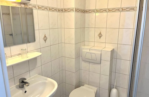 Binz Cottage | Double room no. 5 - Pension Haus Edelweiß