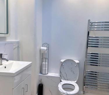 Middleton House | Double Room on a quiet neighbourhood