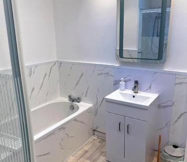 Middleton House | Double Room on a quiet neighbourhood