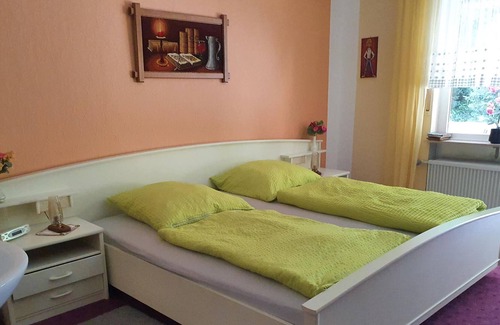Merl Apartment | Double room, shower, WC - Christel Löffler
