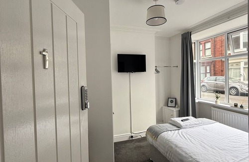 Redcar Bed & Breakfast | Double Room w/Ensuite | Perfect for Contractors