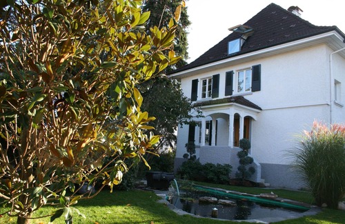 Weil am Rhein Apartment | Double room with flat screen TV and shared bathroom