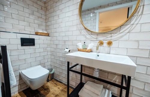 Clitheroe House | Double room with ensuite bathroom