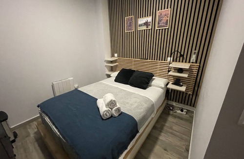 Carabanchel House | Double room with private bathroom
