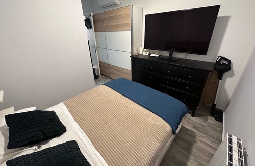 Carabanchel House | Double room with private bathroom