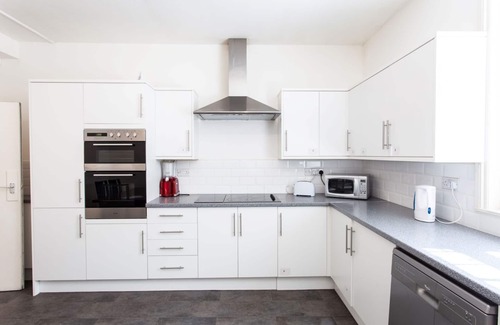 Clifton House | Double Room with Shared Bathroom