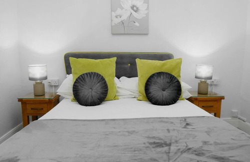 Mumbles Bed & Breakfast | Double Superior Room Ensuite@Norton House Hotel