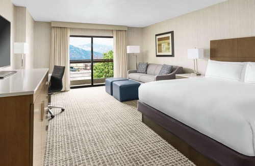 Southwest Colorado Springs Hotel | DoubleTree by Hilton Colorado Springs