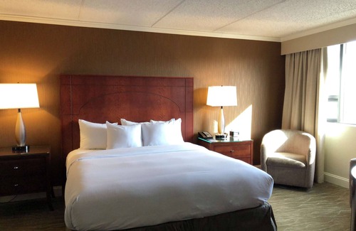 Fairlawn Hotel | DoubleTree by Hilton Akron Fairlawn
