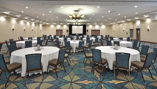 Regina Hotel | DoubleTree by Hilton Hotel & Conference Centre Regina