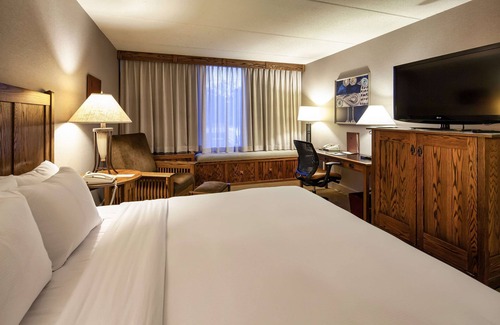 Mundelein Hotel | DoubleTree by Hilton Libertyville - Mundelein