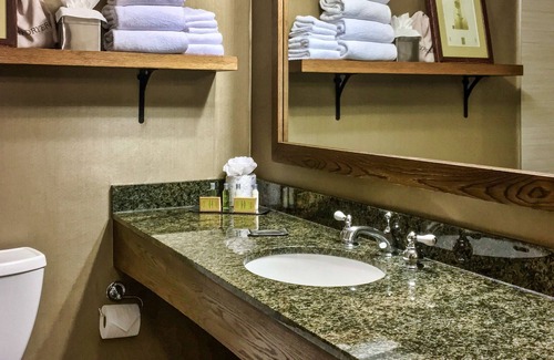 Mundelein Hotel | DoubleTree by Hilton Libertyville - Mundelein
