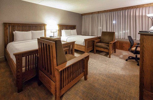 Mundelein Hotel | DoubleTree by Hilton Libertyville - Mundelein