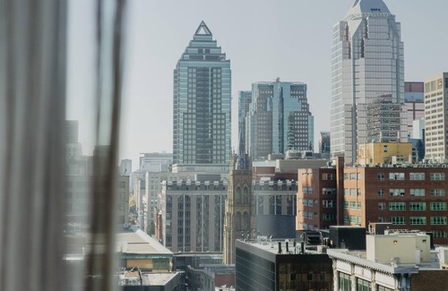 Quartier des Spectacles Hotel | DoubleTree by Hilton Montreal