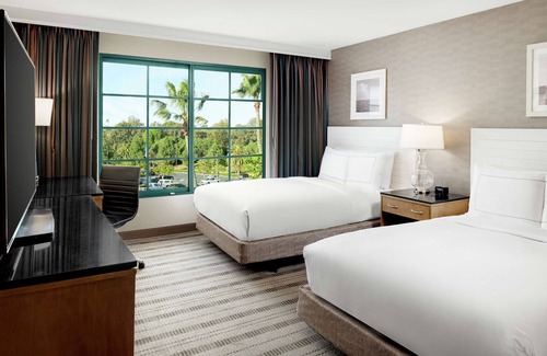 Fort MacArthur Hotel | DoubleTree by Hilton San Pedro - Port of Los Angeles