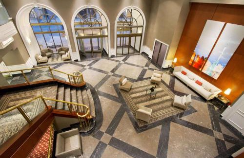 Bay Street Corridor Hotel | DoubleTree by Hilton Toronto Downtown