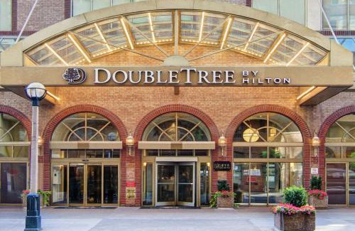 Bay Street Corridor Hotel | DoubleTree by Hilton Toronto Downtown