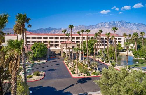 Palm Springs Resort | DoubleTree by Hilton Golf Resort Palm Springs