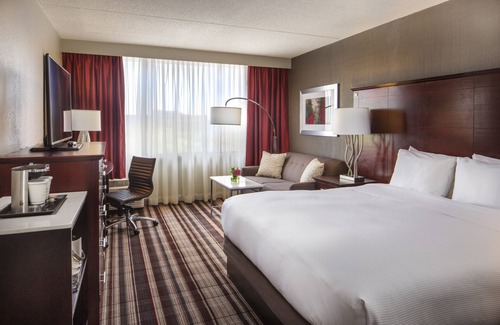 Lake Arbor Hotel | DoubleTree by Hilton Hotel Largo/Washington DC