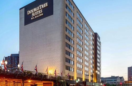 Downtown Minneapolis Hotel | DoubleTree Suites by Hilton Minneapolis Downtown