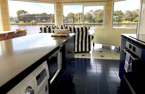 Port Fairy Apartment | Douglas Riverside