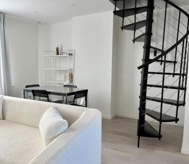 Jette Apartment | Doux nid perche avec vue magique sur la Ville